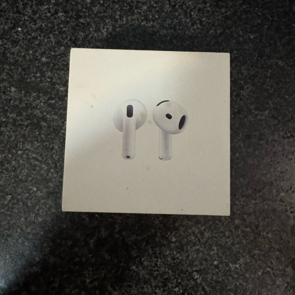 Apple AirPods 4 in Classic White